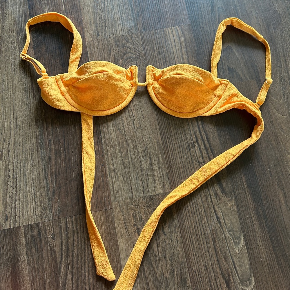 NWOT Monday Swimwear Clementine Cala Roja Top sz P